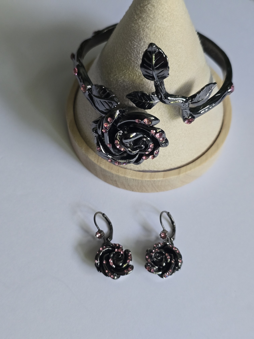 Betsey Johnson Gunmetal Hinged Rose Cuff Matching Earrings Set Pink Rhinestones